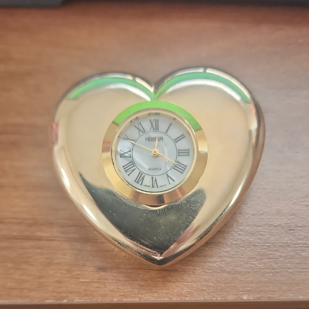 Gold Heart-Shaped Desk Clock